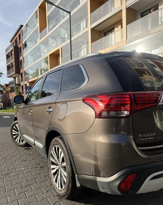 Mitsubishi Outlander cena 105500 przebieg: 93400, rok produkcji 2019 z Kraków małe 232